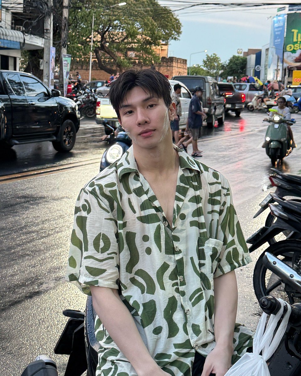 ในมือก็ไม่มีแป้ง มาหลอกจับแก้มกันได้ไง