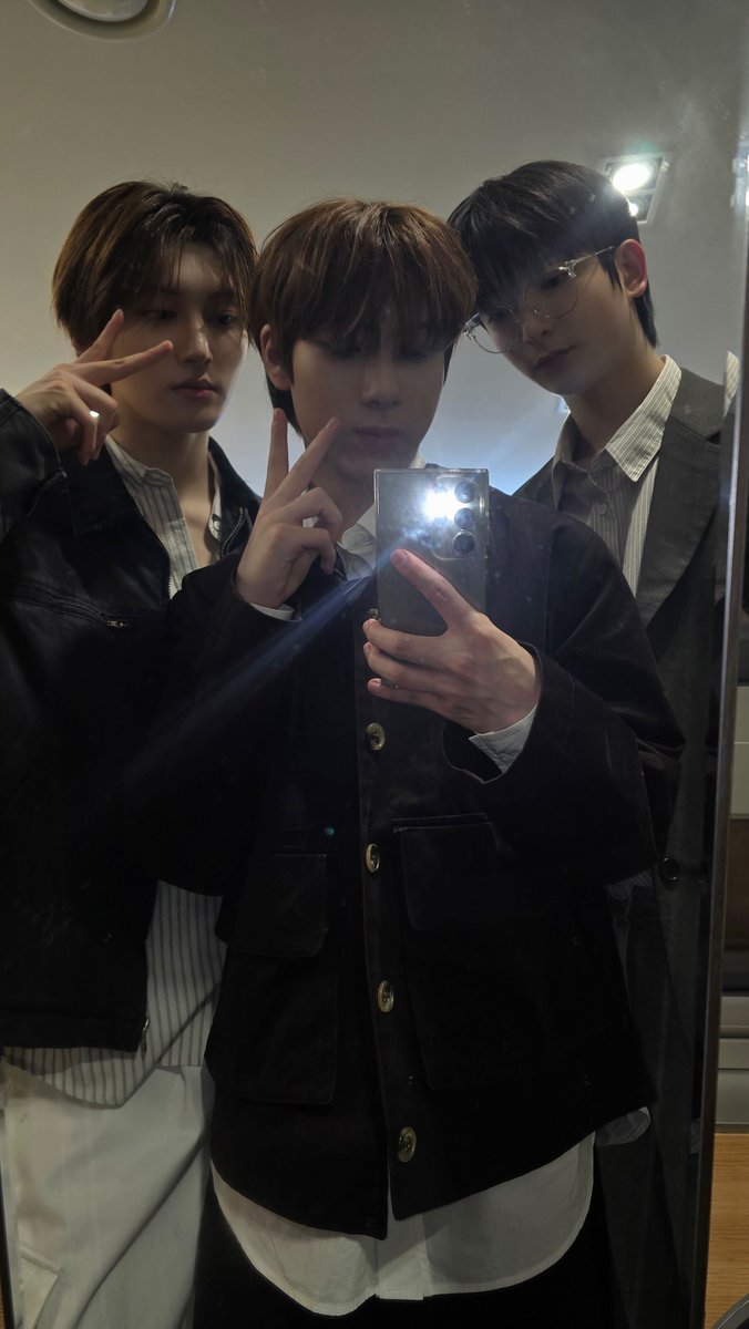 official_arrc's tweet photo. [#vitaminAndy]
we lookin aesthetic

#ARrC #아크
#ANDY #앤디 
#JIBEEN #지빈
#RIOTO #리오토 https://t.co/AoRnuHXCuz