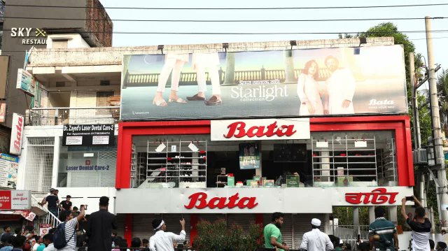 BoraSamiron's tweet photo. Radical Islamists in Bangladesh are attacking the premises of European companies and the European Commissioner is saying that Bangladesh is the safest place.  Are you comady me? 😂
@EU_Commission #Bata https://t.co/cHR7gBtFuj