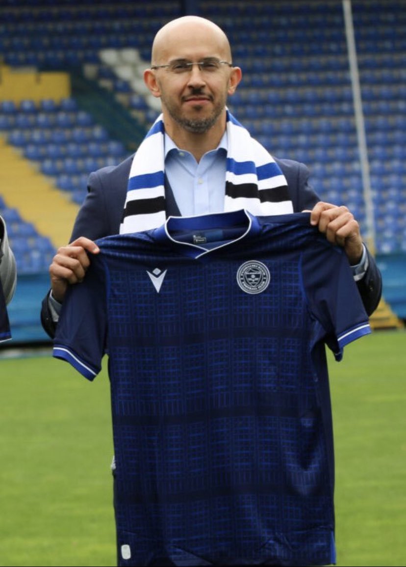 نتمنى #الطائي التعاقد مع المدرب السعودي عبدالحكيم التويجري معه شهادة البرو 
وحصل على الماجستير في ادارة كرة القدم ويتكلم اللغه الانجليزيه بطلاقه ودرب في أندية اوروبا 
 وهذا حساب المدرب <a href="/HTwaijri/">عبدالحكيم التويجري</a> 

  <a href="/AlrkadBndr90792/">بندر ع الركاد</a> <a href="/Aswaked/">عبدالرحمن الواكد</a> <a href="/garbleman/">احمد بن سعود القبلان</a> <a href="/BaderAlswaidi/">بدر العايد</a> <a href="/OmairAlomair44/">عمير عبدالرحمن العمير</a> <a href="/almelte/">ملتاع حائل</a>