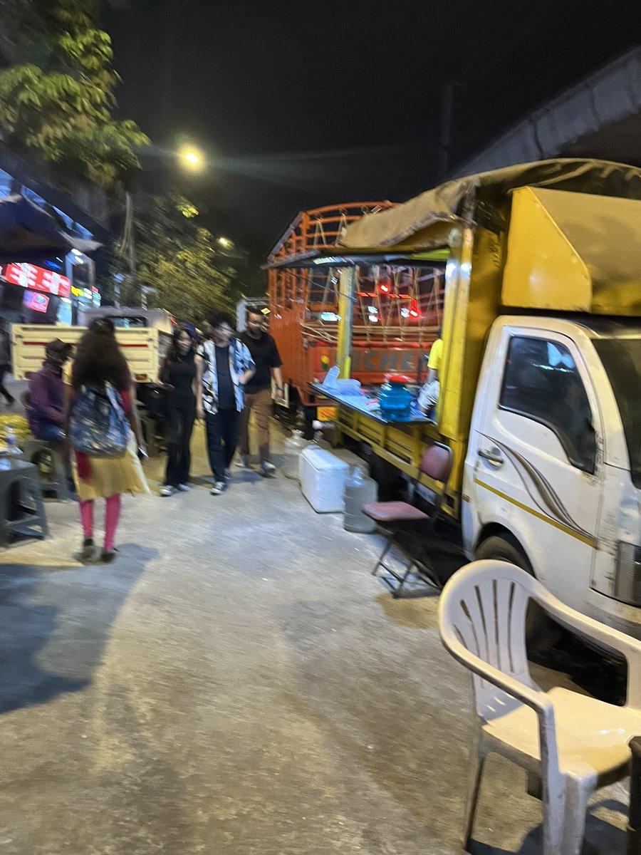 aksrane's tweet photo. Please look into the illegal stalls and vendors taking over the footpaths at Mittal Industrial estate, Marol. There’s no place to walk anymore @MurjiPatel_ @andherieast @mybmc https://t.co/okJX07OTbF
