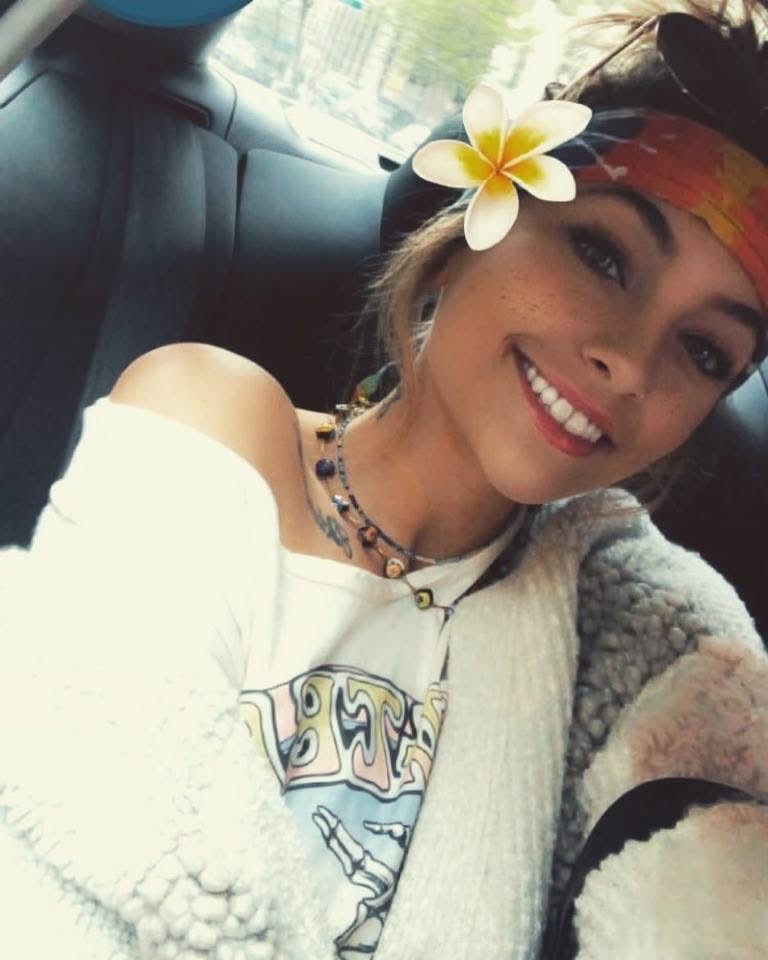 MagicLuminary_'s tweet image. selfie mode 🫶🏼