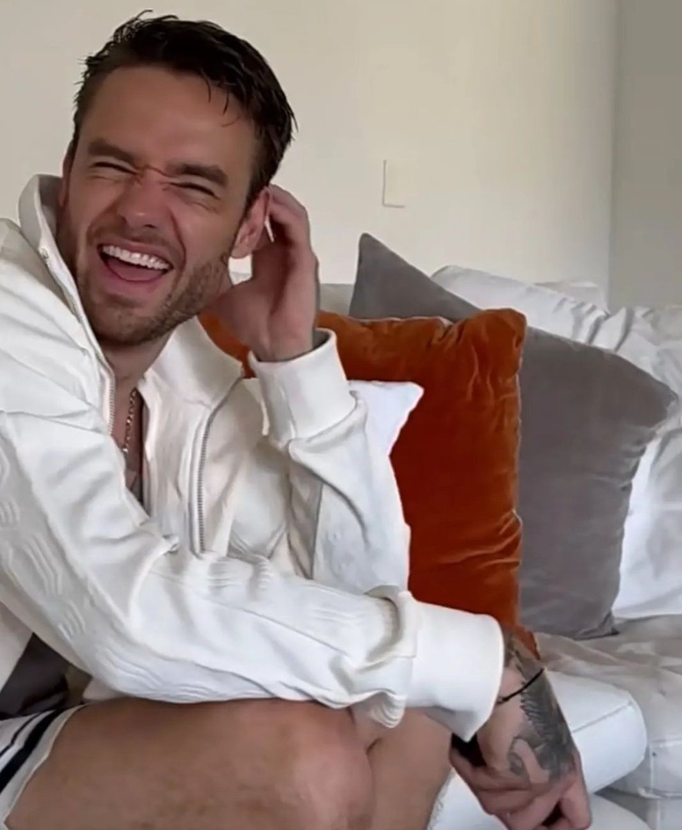 comfortforliam's tweet photo. Six months without your smile.
Six months without your voice.
Six months without your laugh.
Six months without you and i miss you everyday Liam. 🧡 https://t.co/JJj6nLj4Fu