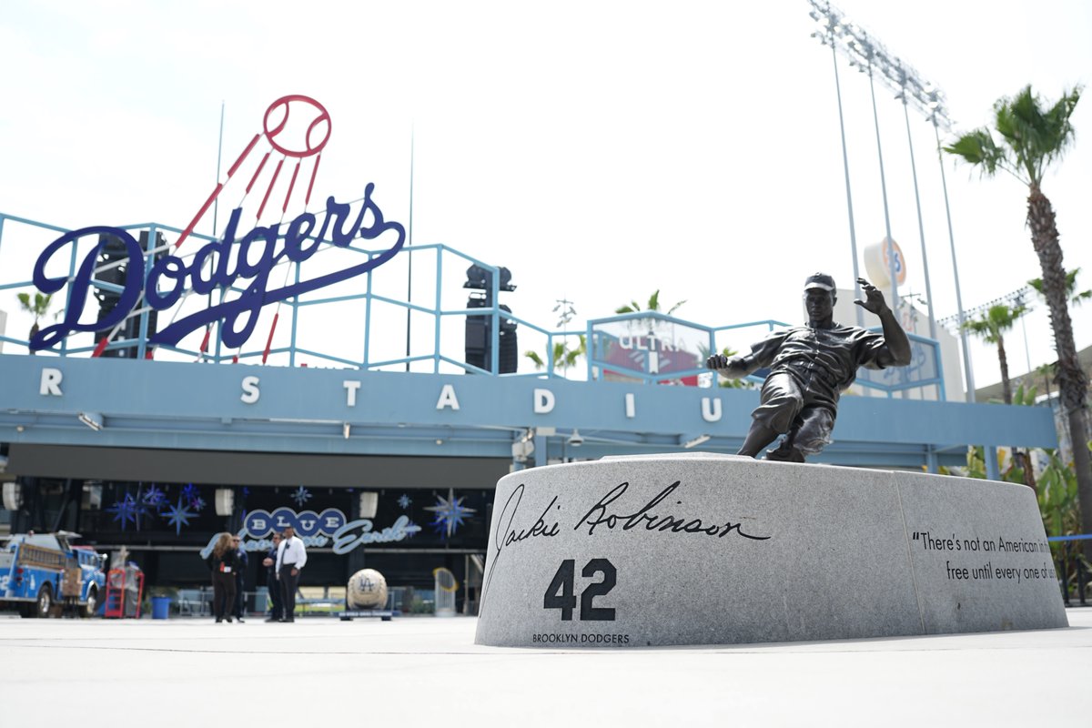MLB's tweet photo. Today it was all about #Jackie42 https://t.co/JRZpOGh0Xh