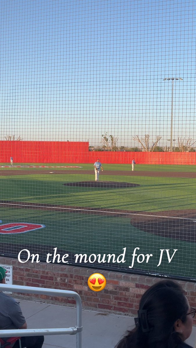 juliame83's tweet image. My nugget had a big day today… started off todays JV game as pitcher 💪🏼🔥⚾️ Bulldogs took the win against Franklin 14-4. #lefty #Freshman #proudmomma