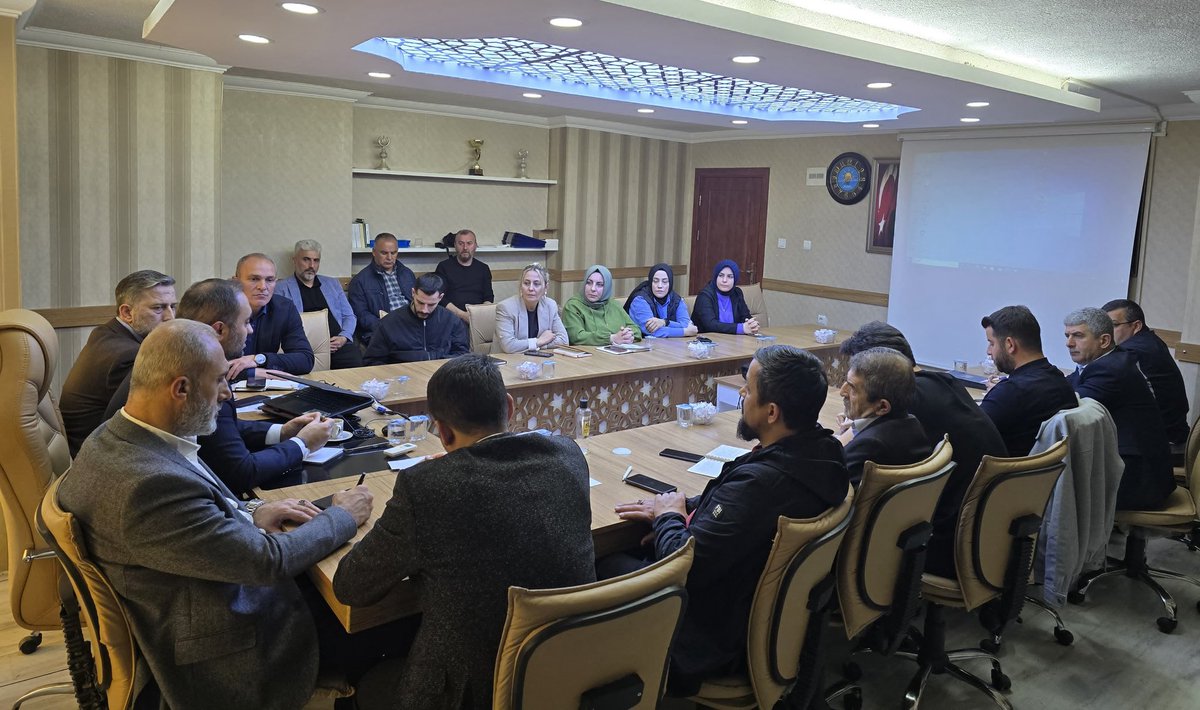 İlçe Başkanımız Sn.Gökhan Ulusu Başkanlığında,İl Koordinatörümüzin katılımları ile haftalık olağan Yürütme ve Yönetim kurulu toplantımızı gerçekleştirdik.

Ak kadrolar, tüm kademeleri ile birlik ve beraberlik içerisinde milletine hizmet etmeye devam ediyor.

#AkBursa
#AkOrhangazi