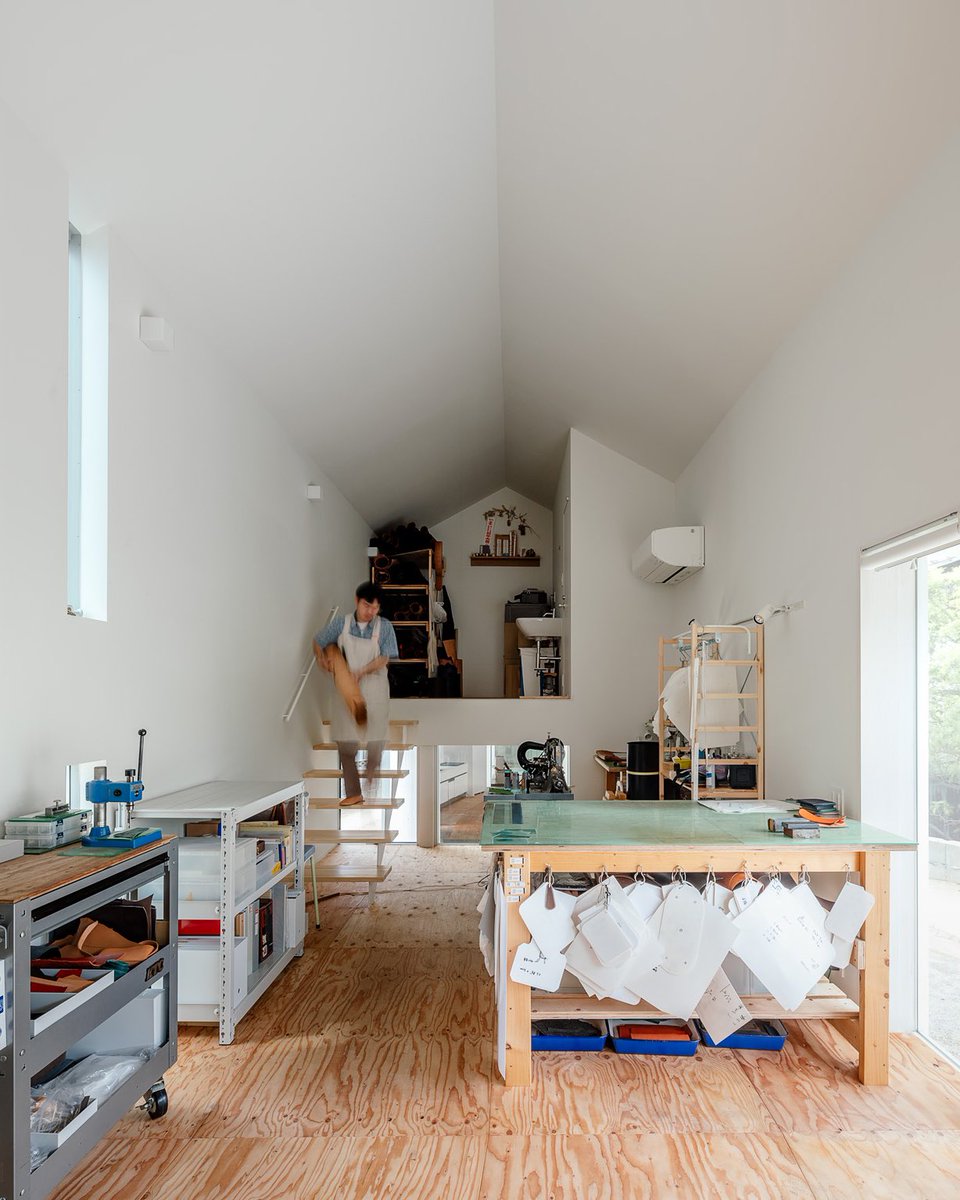 Archfeed_'s tweet photo. 𝗔𝗳𝗳𝗼𝗿𝗱𝗮𝗻𝗰𝗲 𝗛𝗼𝘂𝘀𝗲 | by 𝗖𝗹𝗮𝘀𝘀 𝗔𝗿𝗰𝗵𝗶 - @class_archi

Winner of the GOOD DESIGN AWARD 2021

The house's design, reminiscent of a wave, is a thoughtful response to the limitations of a narrow plot.

©️📷Yatsushiro Photo Studio
📍 #Fukutsu, JAPAN🇯🇵 https://t.co/3H912wPoP0