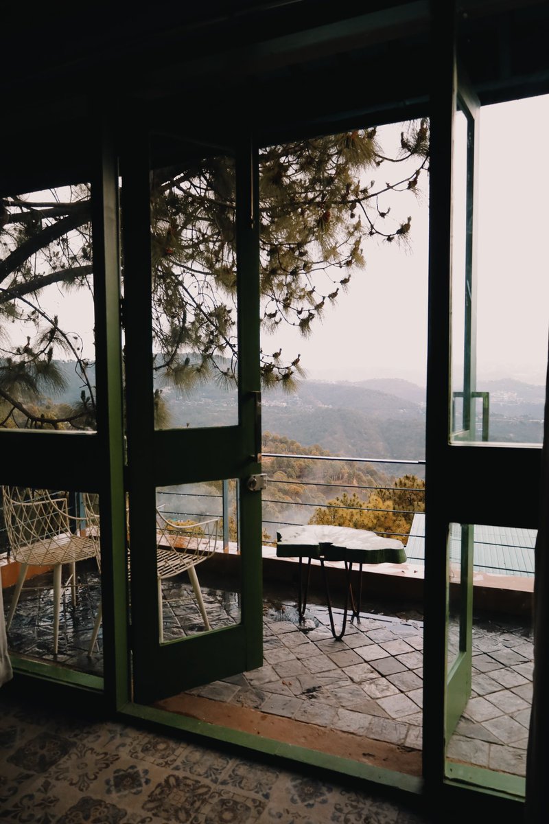 freudianflips's tweet photo. When the world seems to shine like you’ve had too much wine, you’re in Kasauli. https://t.co/uuRlUHXO9g