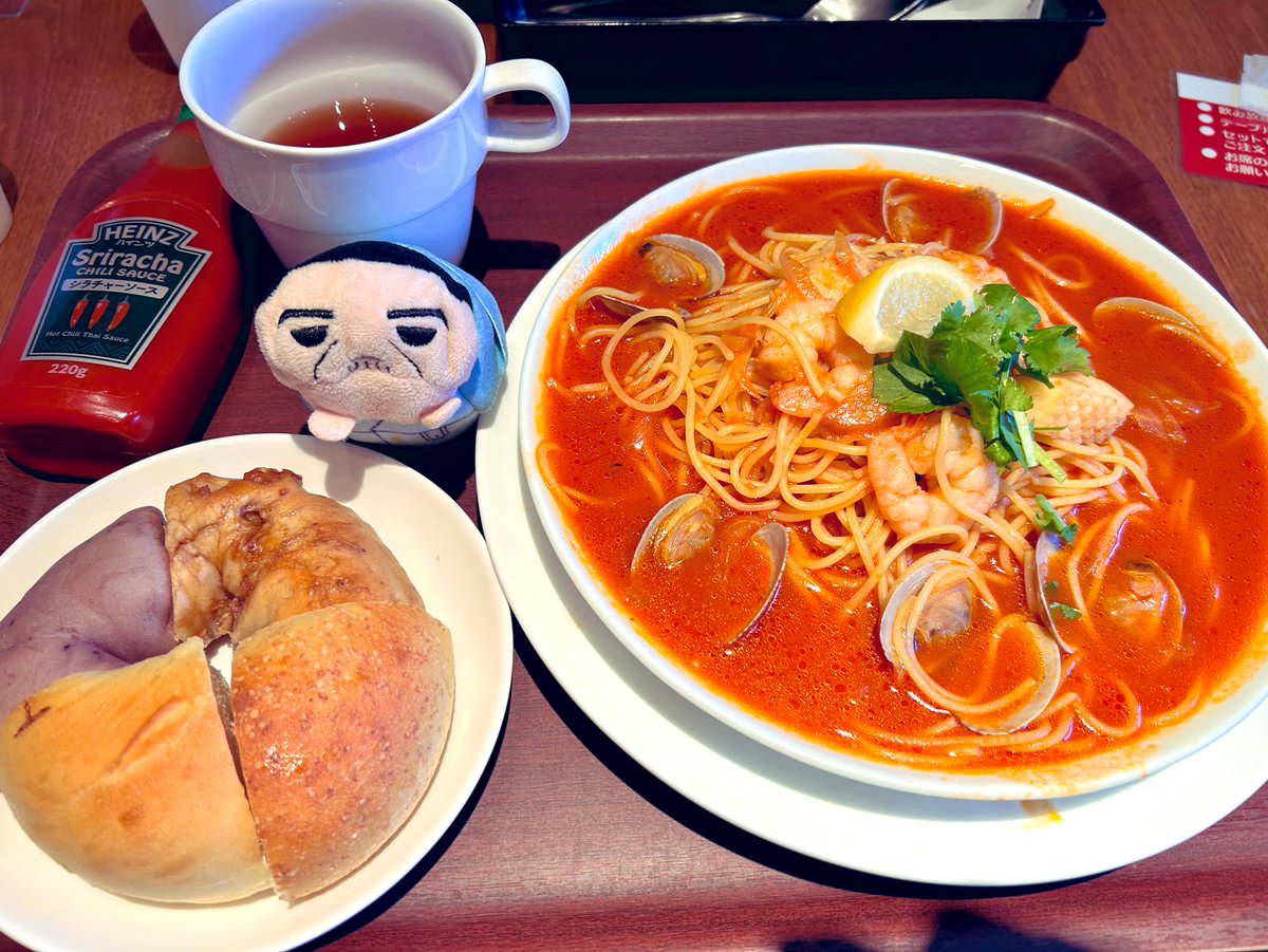 「パンと麺か…」|しかのイラスト