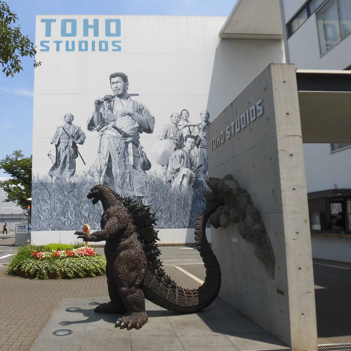 satoshioshii's tweet image. La fachada principal de los estudios de cine #Toho de #Setagaya, #Tokyo
🏢🎬🎥

#Godzilla #TohoStudios #東宝株式会社 #世田谷区 #東京