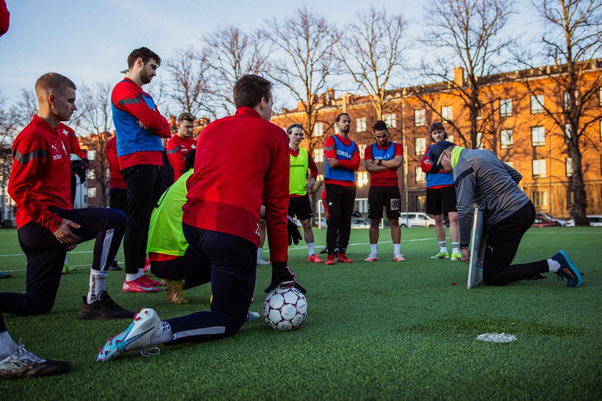 Eilisissä treeneissä oli tunnelma kohdillaan!👌