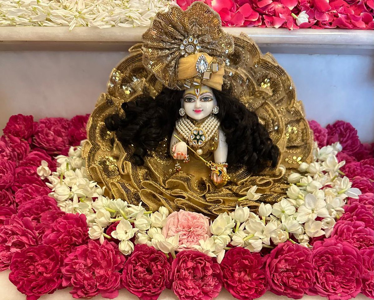 "सुरेशः शरणं शर्म विश्वरेताः प्रजाभवः" in our Puja Mandir 🙏..

🕉️ సప్తమ స్కంధము : బ్రహ్మవరము లిచ్చుట, శ్రీమద్భాగవతం🕉️

ఈ విధంగా దేవతలు హిరణ్యకశిపుడి తపస్సు ఆపించమని మనవి చేసారు. స్వయంభువుడు, చతుర్ముఖుడు అయిన ఆ భగవంతుడు భృగు మహర్షి, దక్ష ప్రజాపతి మెదలగు ప్రముఖులను వెంటపెట్టుకుని