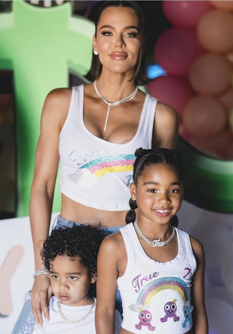¡Está grandísima! Khloé Kardashian celebró el cumpleaños número 7 de su hija True Thompson con una lujosa fiesta. 

CC: @khloekarsashian
