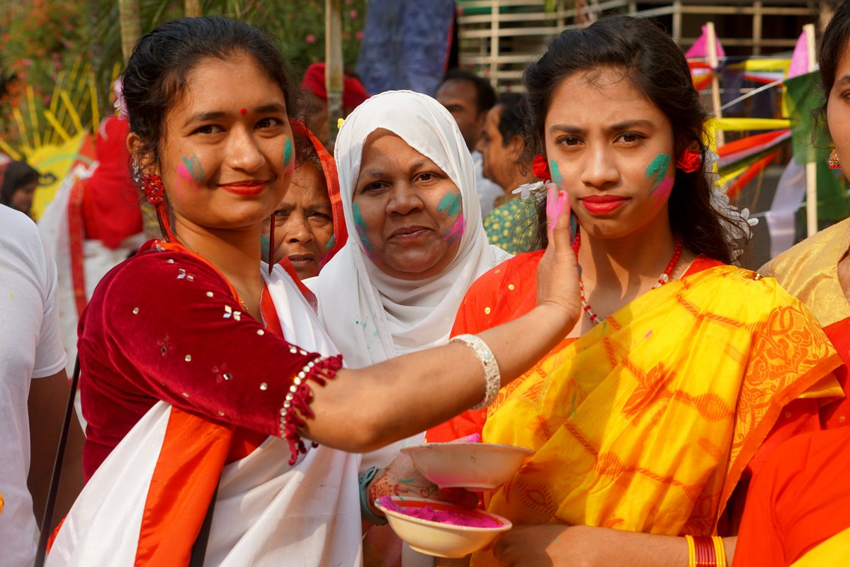 foundation_wave's tweet image. 🌸 বর্ণিল আয়োজনে নববর্ষ ১৪৩২ উদযাপন 🌸

ওয়েভ ফাউন্ডেশন, লোকমোর্চা, ইয়ুথ এসেম্বলী ও কিশোর-কিশোরী ক্লাবের যৌথ উদ্যোগে সংস্থার বেইজ অফিস, চুয়াডাঙ্গার দর্শনায় বর্ণাঢ্য শোভাযাত্রা, আলোচনা সভা ও সাংস্কৃতিক অনুষ্ঠানের মাধ্যমে বাংলা নববর্ষ ১৪৩২ বরণ করে নেওয়া হয়। 

 #WAVEFoundation