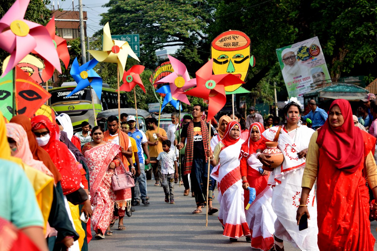 foundation_wave's tweet image. 🌸 বর্ণিল আয়োজনে নববর্ষ ১৪৩২ উদযাপন 🌸

ওয়েভ ফাউন্ডেশন, লোকমোর্চা, ইয়ুথ এসেম্বলী ও কিশোর-কিশোরী ক্লাবের যৌথ উদ্যোগে সংস্থার বেইজ অফিস, চুয়াডাঙ্গার দর্শনায় বর্ণাঢ্য শোভাযাত্রা, আলোচনা সভা ও সাংস্কৃতিক অনুষ্ঠানের মাধ্যমে বাংলা নববর্ষ ১৪৩২ বরণ করে নেওয়া হয়। 

 #WAVEFoundation