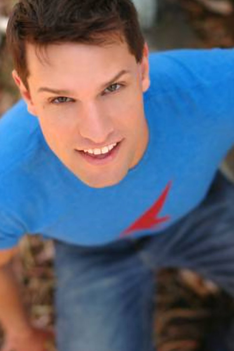 armyhammered's tweet photo. #DylanVox #BradBenton https://t.co/XsCpY9yUgs