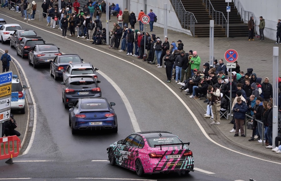 LokaloDE's tweet image. „Rot für Raser“: Polizei kontrolliert Auto- und #Tuning|fans am „#Carfriday“

Zum Artikel: lokalo.de/artikel/357483…