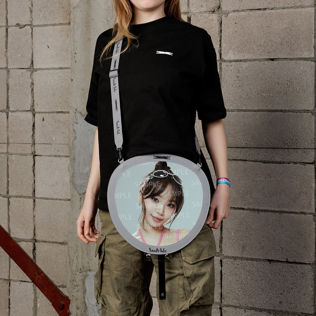 2025 LE SSERAFIM TOUR 'EASY CRAZY HOT' IN JAPAN Official Merch