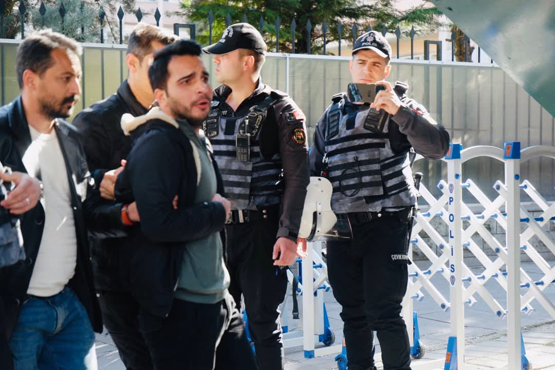 Öğretmenler yerlerde sürüklenirken neredeydiniz?
Bir gün herkes sessizliğinin utancını yaşayacak ! 
<a href="/_aliyalcin_/">Ali YALÇIN</a>   <a href="/EgitimBirSen/">Eğitim-Bir-Sen</a>  <a href="/cftcblnt/">Bülent ÇİFTCİ</a> <a href="/zorlu77/">Prof.Dr.Kürşad ZORLU</a>
<a href="/yilmaznazif/">Nazif Yılmaz</a> <a href="/farukyelkenci/">Ömer Faruk Yelkenci</a> <a href="/NazimMavis/">Dr. Nazım Maviş</a> <a href="/AvOzlemZengin/">Av. Özlem Zengin 🇹🇷</a>
<a href="/RTErdogan/">Recep Tayyip Erdoğan</a> <a href="/tcbestepe/">T.C. Cumhurbaşkanlığı</a> <a href="/MHP_Bilgi/">MHP</a> #MülakatMağdurlarıMEBde
#MEByazıklarolsun
