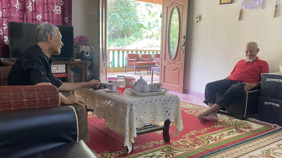 fazerraFazz's tweet photo. Dia boss tapi tak pernah lupa abah kita 😭😭😭 Terima kasih tuan sebab selalu ingat abah 🥰🥰🥰 https://t.co/tImSfe5OOC