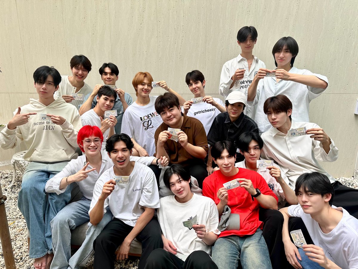 DomundiTV's tweet photo. หนุ่ม ๆ ดูมันดิร่วมทำบุญสรงน้ำพระเนื่องในโอกาสวันปีใหม่ไทย และวันสงกรานต์ 🙏🏻

ขอให้ทุกท่านมีความสุข เดินทางกลับบ้านอย่างปลอดภัยนะคะ 🥰✨️

#domunditv https://t.co/Hx0pbPqe9X