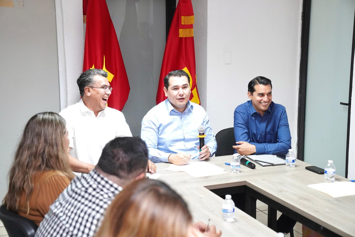 ramon_flores_'s tweet photo. En reunión de la Ejecutiva Estatal @PTSonora1 recibimos al amigo Secretario Gobierno @AdolfoSalazar_  somos parte de este gran proyecto 4T junto al amigo Gobernador @AlfonsoDurazo Presidenta @Claudiashein  y seguiremos trabajando juntos, cuenta con todo nuestro apoyo amigo. https://t.co/3aLoRKsUlB