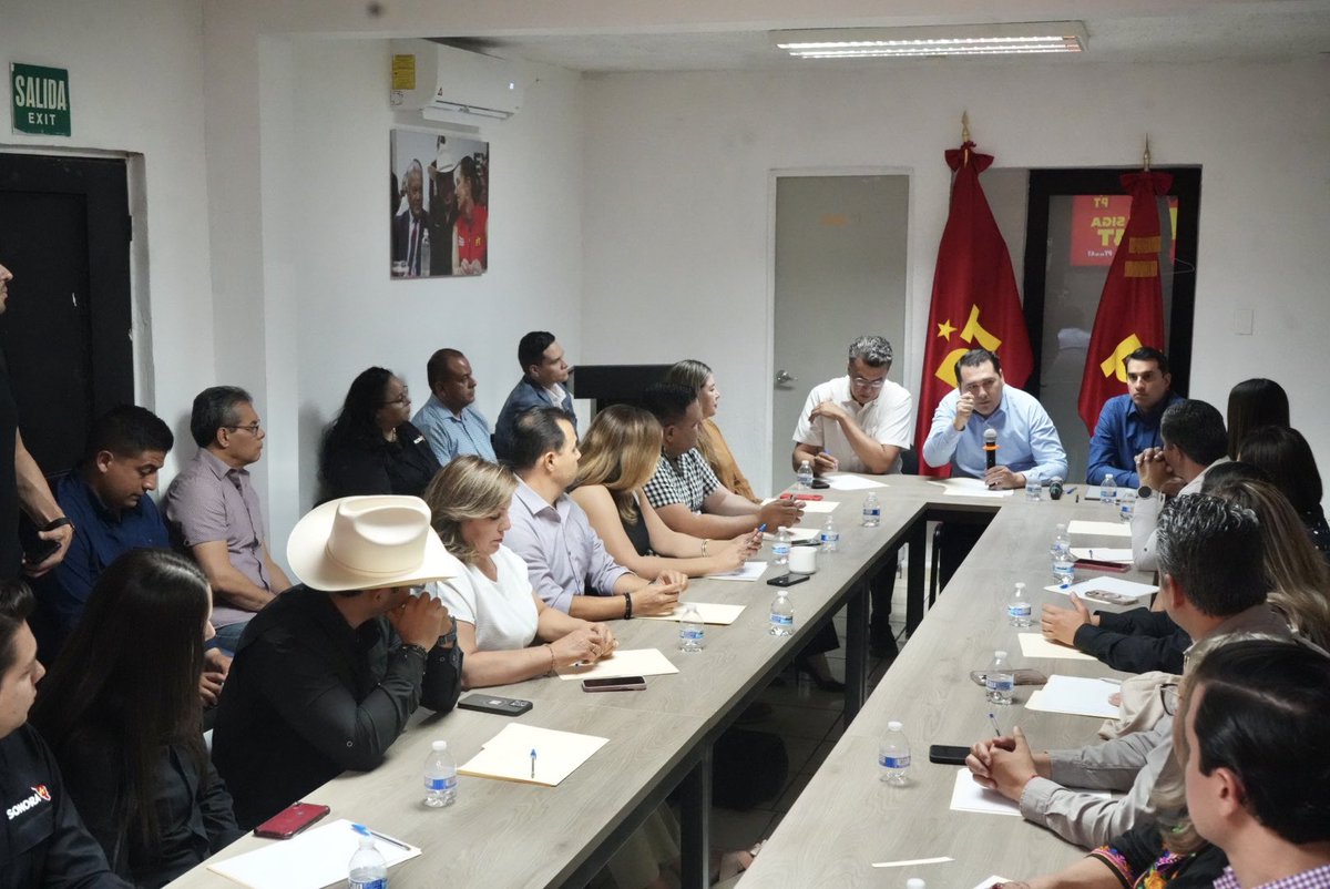 ramon_flores_'s tweet photo. En reunión de la Ejecutiva Estatal @PTSonora1 recibimos al amigo Secretario Gobierno @AdolfoSalazar_  somos parte de este gran proyecto 4T junto al amigo Gobernador @AlfonsoDurazo Presidenta @Claudiashein  y seguiremos trabajando juntos, cuenta con todo nuestro apoyo amigo. https://t.co/3aLoRKsUlB