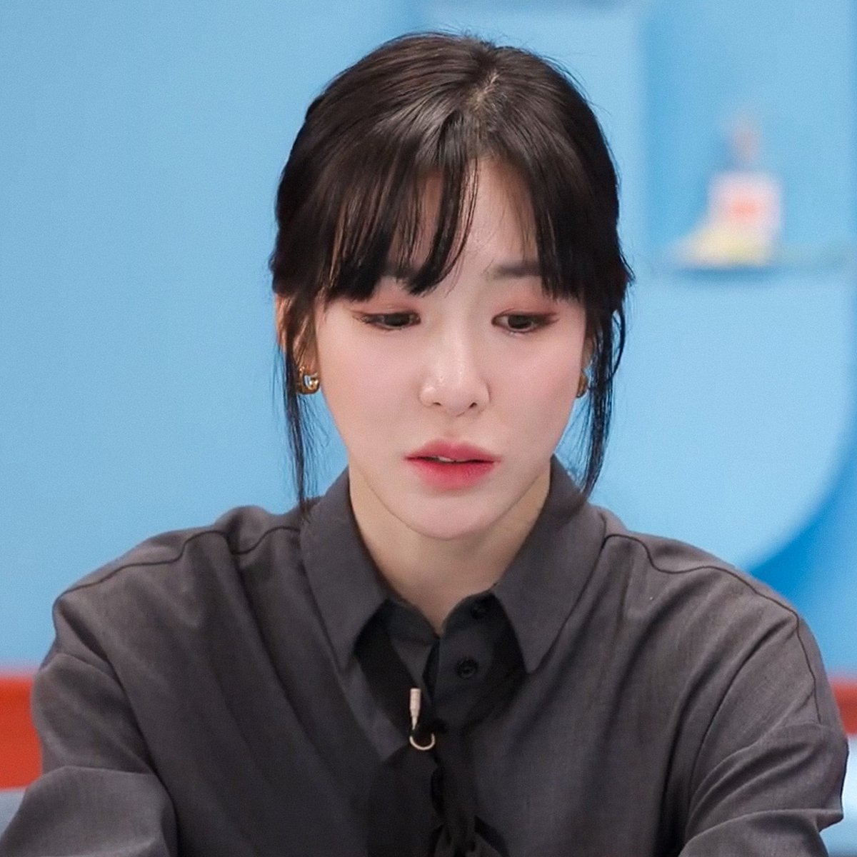 ty__hearts's tweet photo. detective tiffany but she's also a cutie pie https://t.co/Iv0mt6REoP