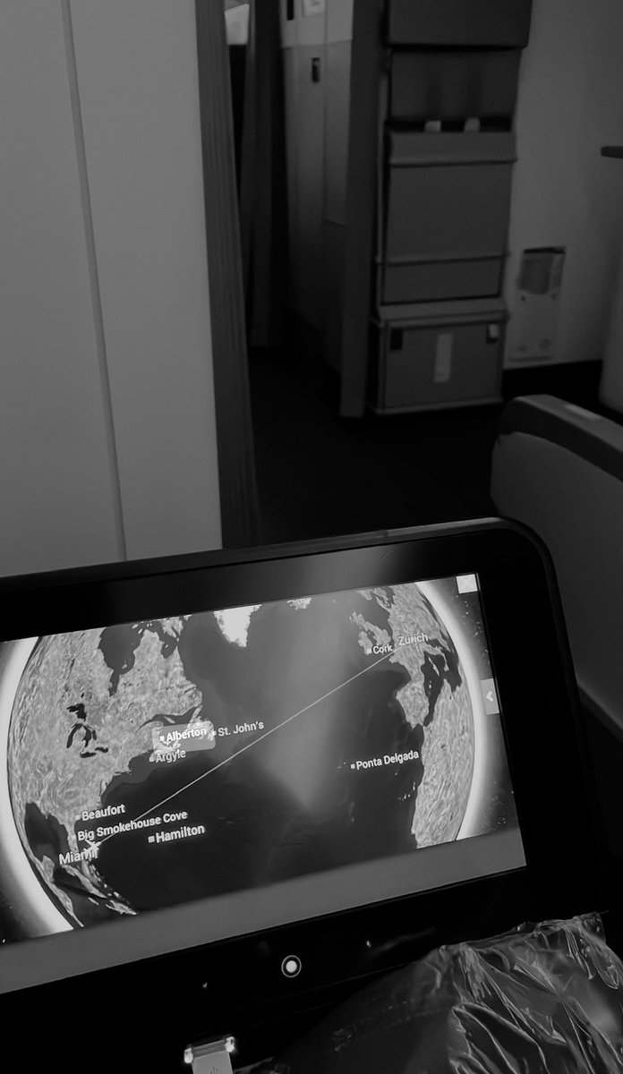 YEAHBOYLIVE's tweet photo. Quick jump across the pond https://t.co/y4GARK647U