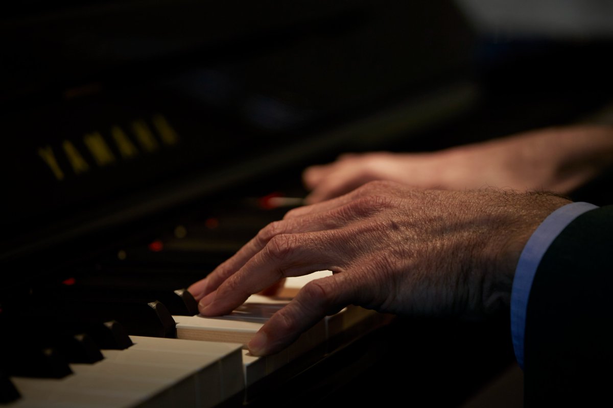 【4月30日は #国際ジャズデー 】
2011年、ジャズを通して世界の文化への理解を深めるという目的で制定された国際ジャズ・デー。
数多あるジャズピアノの名曲や名ピアニストの中で、みなさんのイチオシを教えてください🎹💫
 #今日は何の日 #JazzDay