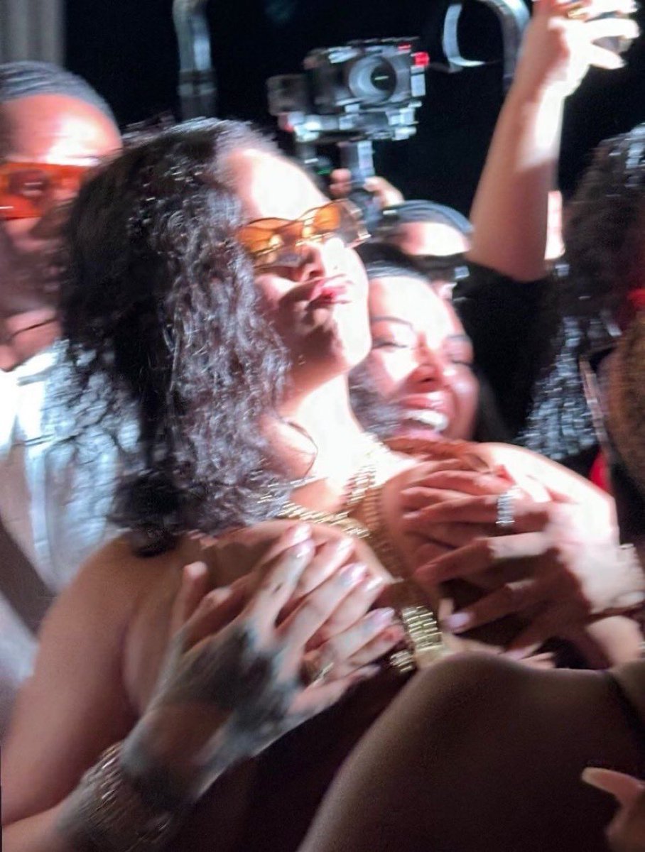 I’m sure this Rihanna’s pic is an ss from a video, who has the video 👀