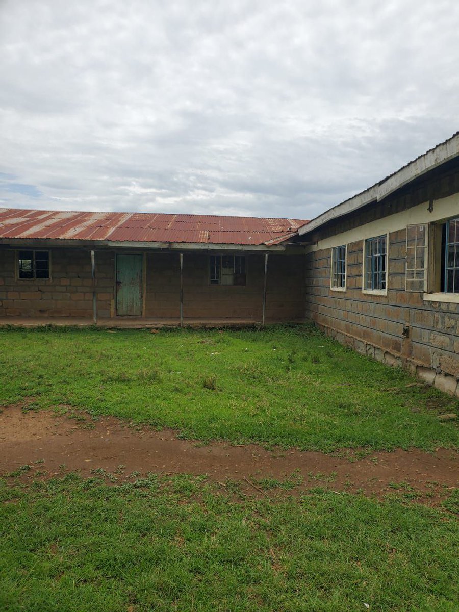 Last week I visited my primary school: Emining' Primary School, in Baringo County.

This is where I began my primary education.

In the 90s, Emining' Primary was the best school in Baringo South, Koibatek District, which is today Mogotio Sub-County. 

The top 3 KCPE pupils earned