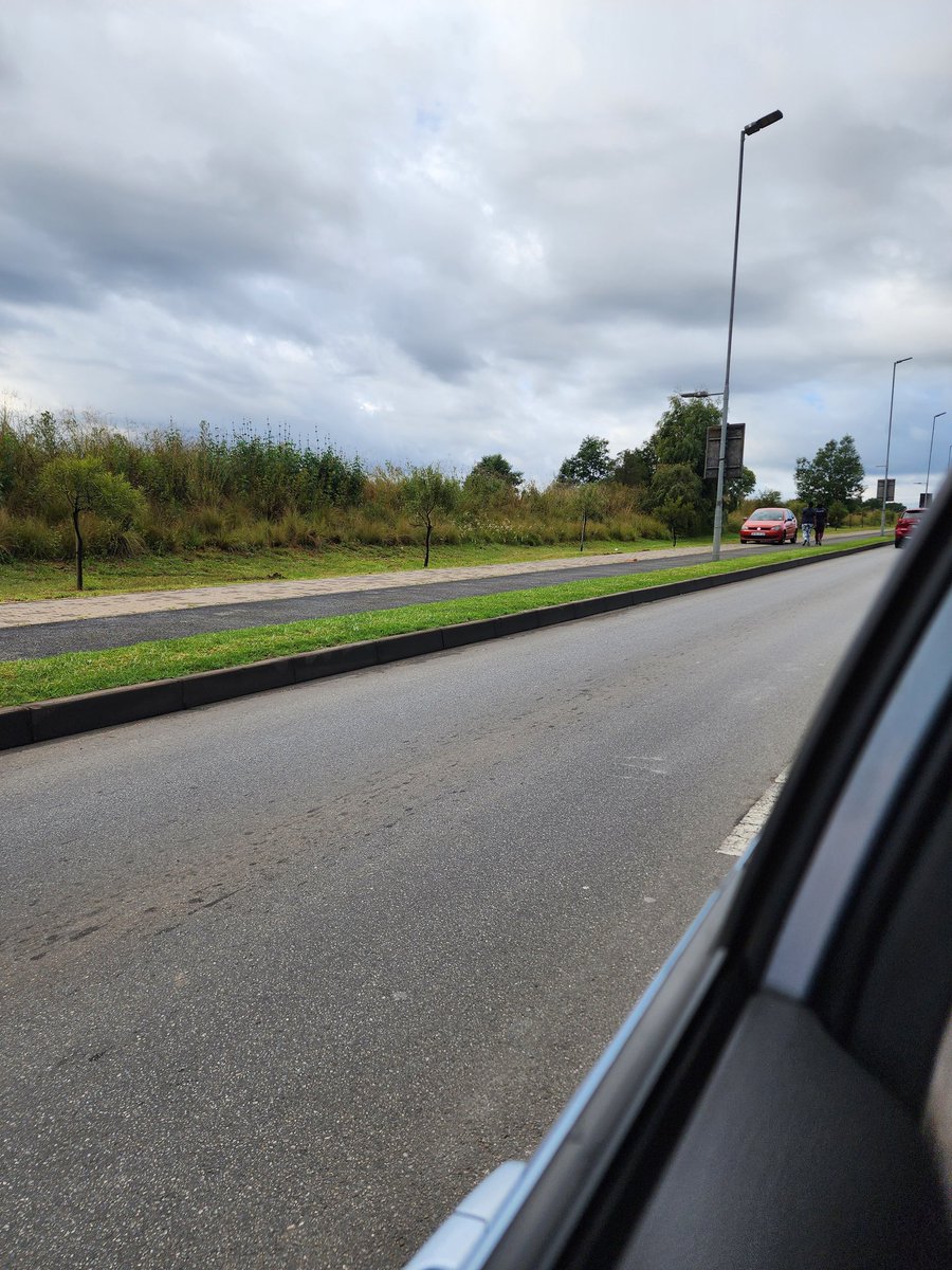 Jaybay91's tweet photo. @JoburgMPD @CityofJoburgZA  how is this even allowed longlake Blvd modderfontein needs policing every morning and afternoon poor pedestrians need to jump out of the way for these dick heads. Worst is jmpd pulled a taxi over last week and the driver was let go (assuming bribes) https://t.co/dgLvJ3W2Tz
