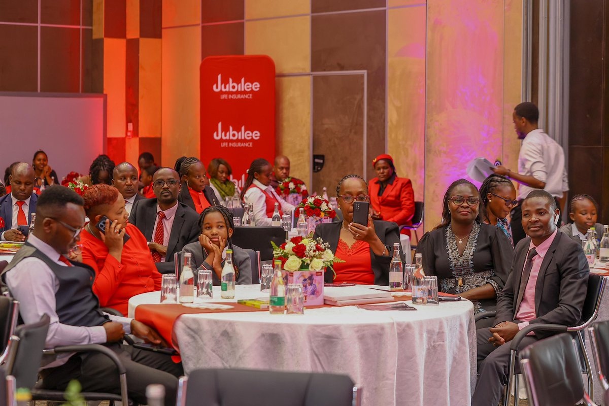 JubileeGroupKE's tweet photo. “Creativity is the magic that makes everything possible, and today, we celebrate the young artists making it happen!” Asman Mugambi, CEO Jubilee Life Insurance, we’re proud to support the next generation of innovators!👏🏼
#LiveFreeArtCompetition #JubileeLifeInsurance #FaidaElite https://t.co/uRaFqSVVyQ