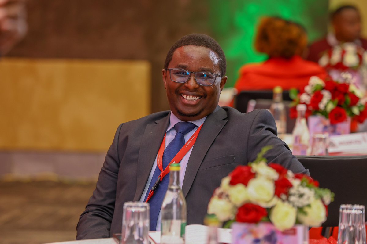 JubileeGroupKE's tweet photo. “Creativity is the magic that makes everything possible, and today, we celebrate the young artists making it happen!” Asman Mugambi, CEO Jubilee Life Insurance, we’re proud to support the next generation of innovators!👏🏼
#LiveFreeArtCompetition #JubileeLifeInsurance #FaidaElite https://t.co/uRaFqSVVyQ