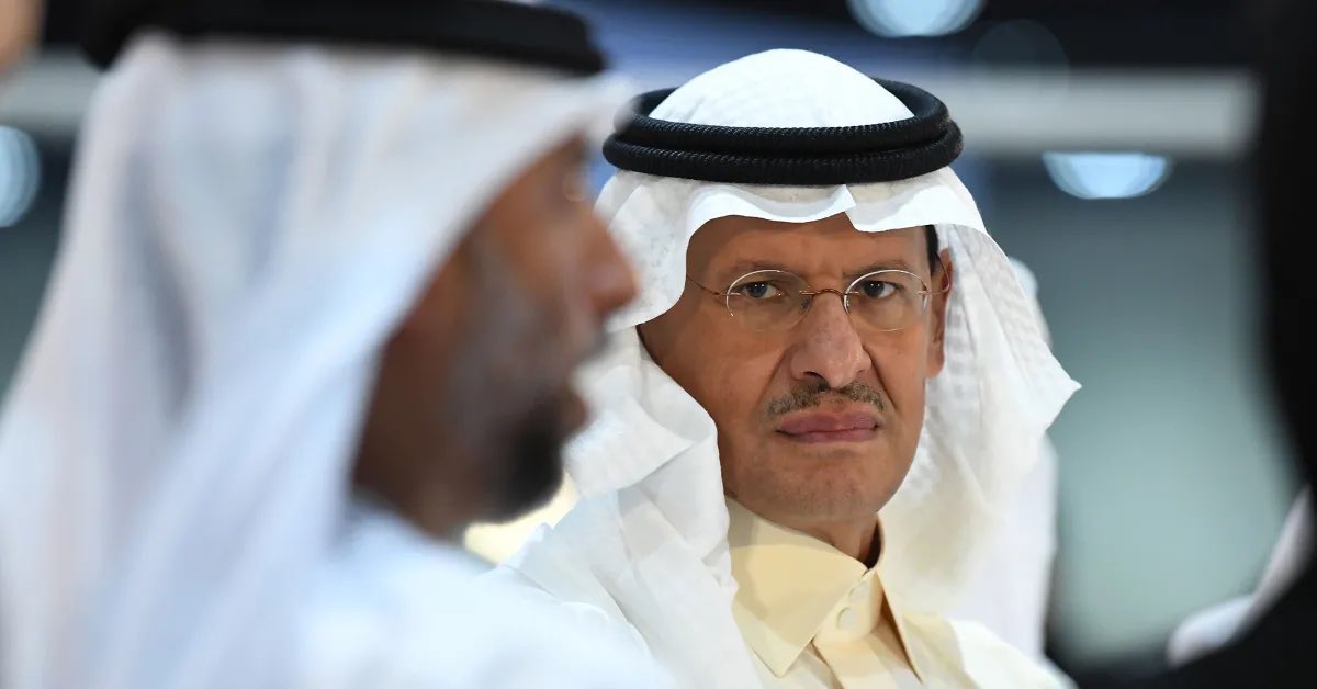 سمو #عراب_النفط 
الكف منه يجلسك على بساط الفقر 👌