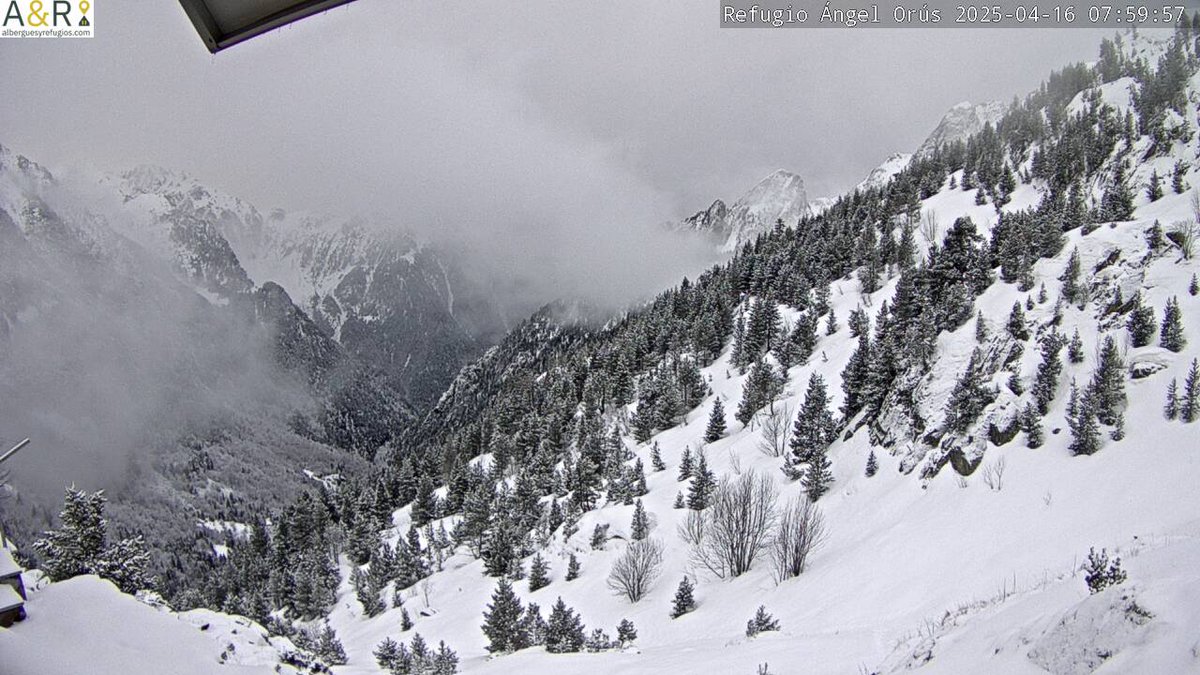 meteobenas's tweet photo. La nieve vuelve a cubrir el Pirineo. https://t.co/Va7BoCYkdw