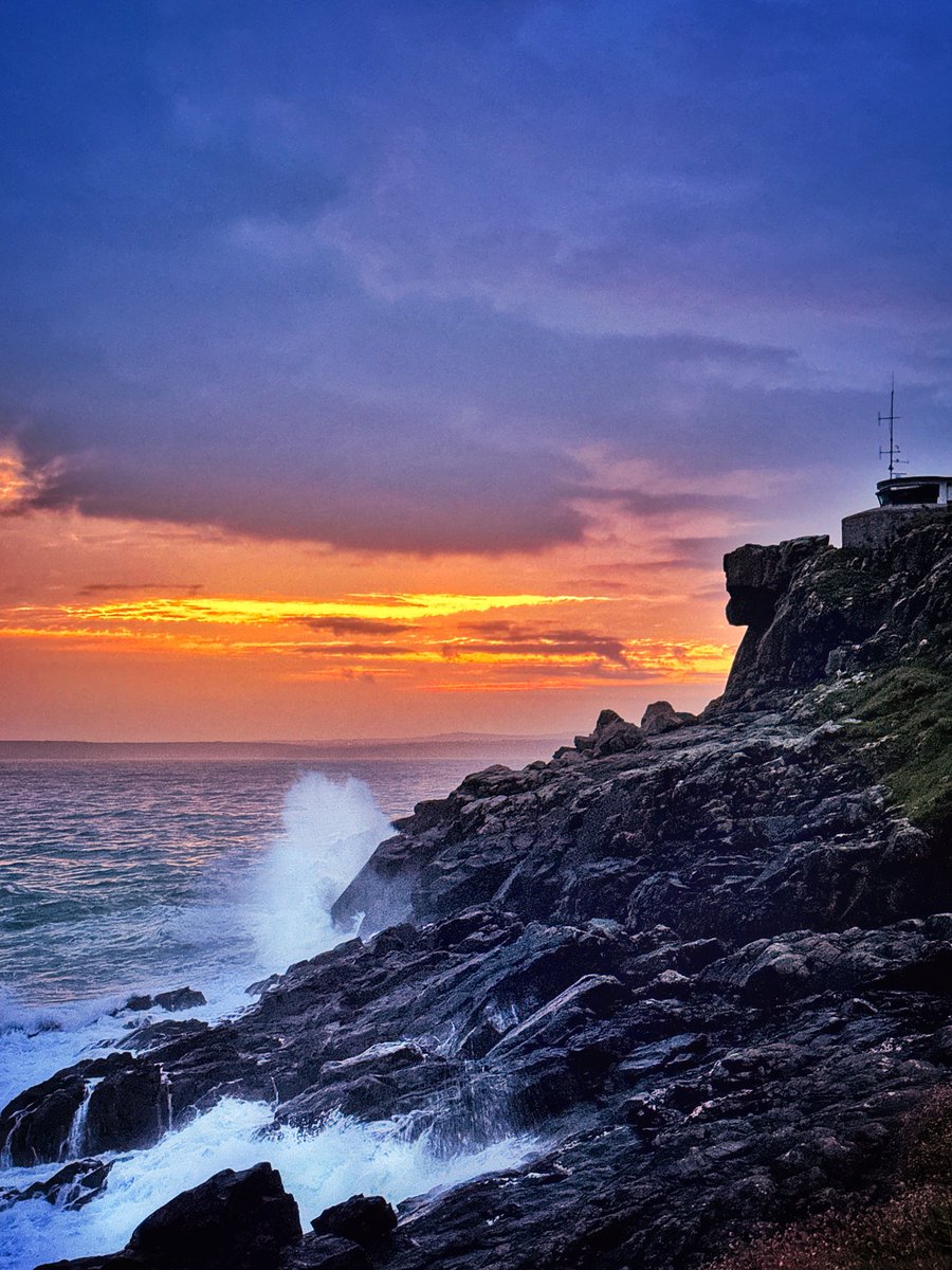St. Ives Island dawn.
#cornwall #kernow #lovecornwall #uk #explorecornwall #cornishcoast #sea #ocean #visitcornwall #greatbritain #amazingcornwall #stives #stivescornwall #surf #waves #cloud #beach #cliff #spring #weather #isthmus #ncistives  @beauty_cornwall