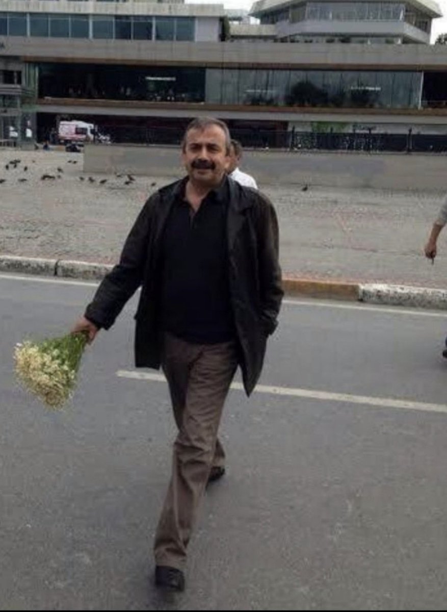 Çok geçmiş olsun 
Umarım tez zamanda sağlığına kavuşursun
#sırrısuereyyaoender 
#sirrisureyyaonder