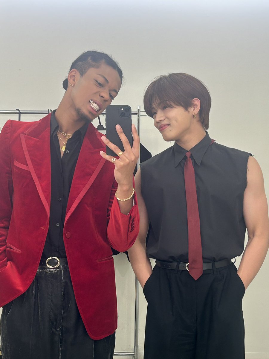 psyfe_member's tweet photo. It's been a while y'all🫶🏾💚

Hru?

収録中だよっ🎙️

#JIMMY 
#PSYCHICFEVER
#隣の人腕太くね https://t.co/sBFl5KYMvn