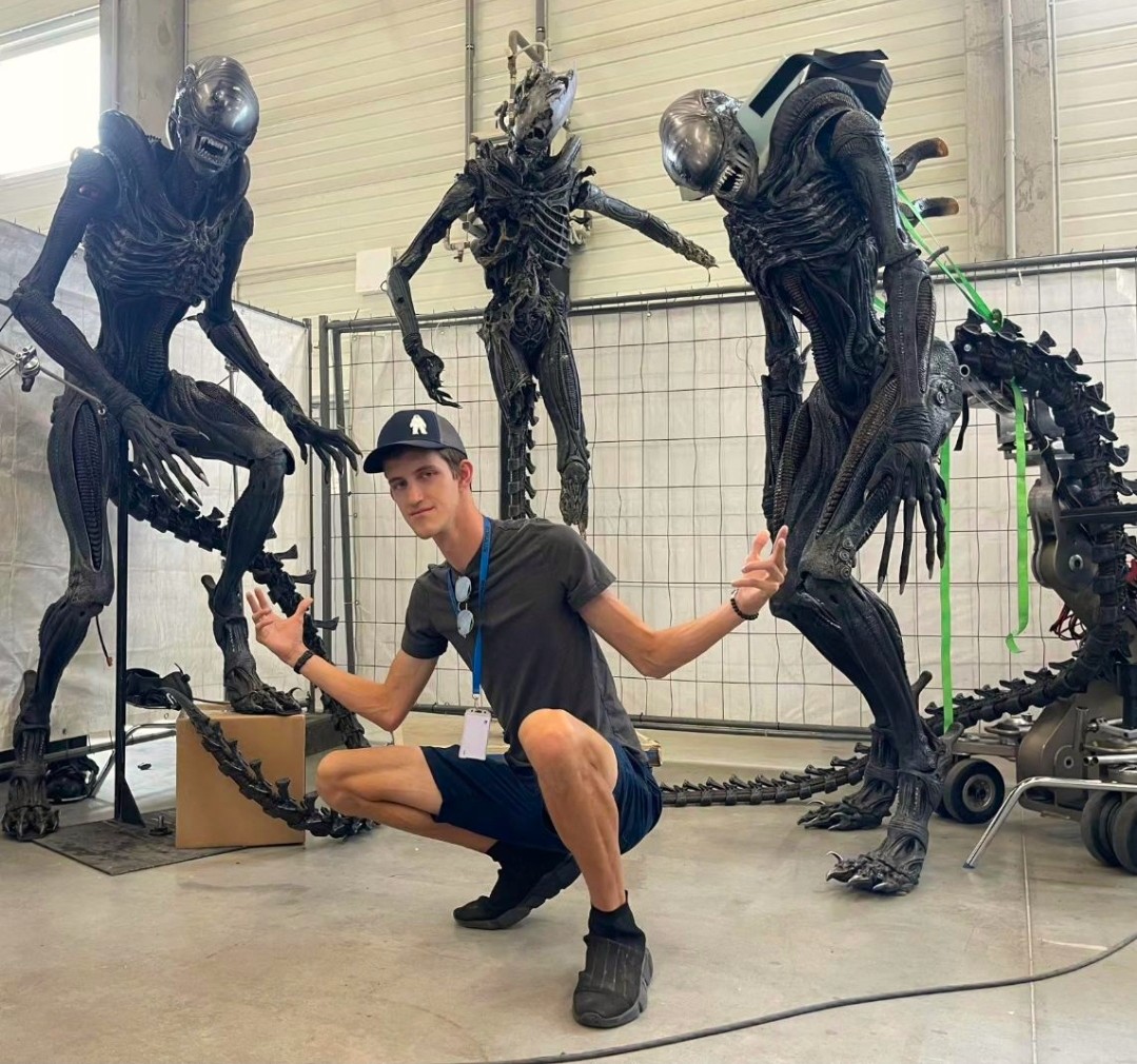 HorrorCarnival's tweet image. Creature suit actor Trevor Newlin played the Xenomorph in the 2024 "Alien: Romulus" film. He is also known for playing The Monstrosity in "Smile 2" (2024).
