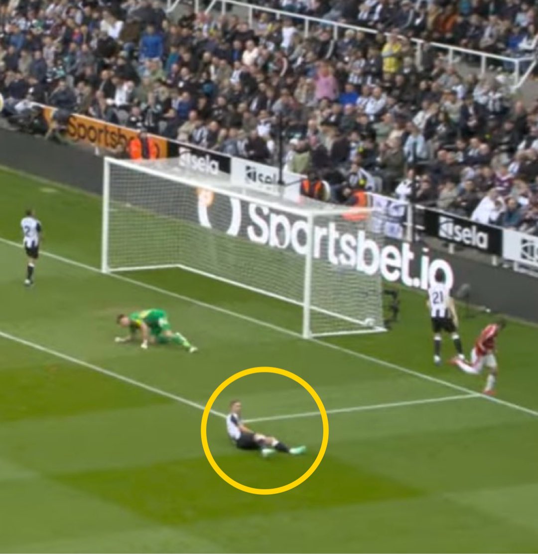 Look at this <a href="/SkySportsPL/">Sky Sports Premier League</a>, you wouldn’t believe it. It happened again in the same game a player looked to the linesman after a goal. What are the odds 🤯 

Could we get Thierry Henry to share his view on Schar looking to be bailed out by the linesman after Garnacho’s goal? #mufc