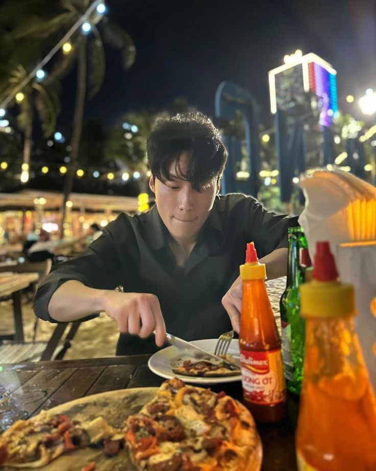 STORMEDGES's tweet photo. ⠀

𝗩𝗦𝗔𝗡𝗧𝗜𝗞𝗔𝗥𝗔 𝘫𝘶𝘴𝘵 𝘱𝘰𝘴𝘵𝘦𝘥 𝘰𝘯 𝘐𝘯𝘴𝘵𝘢𝘨𝘳𝘢𝘮. 
⠀
 This place is seriously underrated. top-tier service and next-level food &amp; drinks.  

Stopped by @CAFEVILDOER during @MUSICSCAPEFEST for the perfect recharge. Zero regrets. None! https://t.co/Zb78S88Dvq