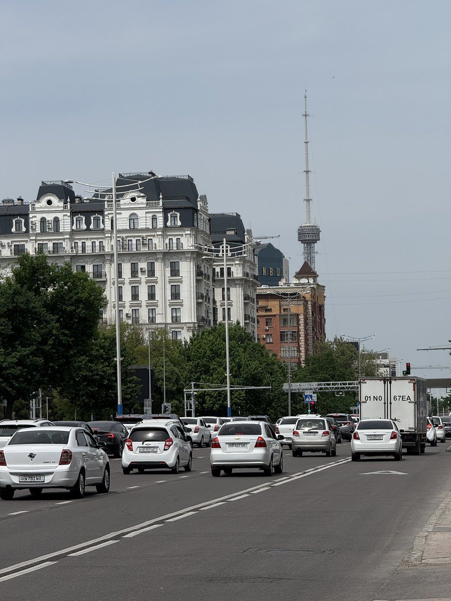 Нарлаг Ташкент...
Жимс, ногоо нь амттай юм
Хүн зон нь найрсаг юм
Унд хоол нь амттай юм
Унаа , машин нь хямд юм
Хот хүрээ нь ногоон юм...
Үнэхээр сайхан орон юмаа, Баярлалаа
Энд олон улсын хурал зөвлөгөөн олон болдог болсон гэнэ..