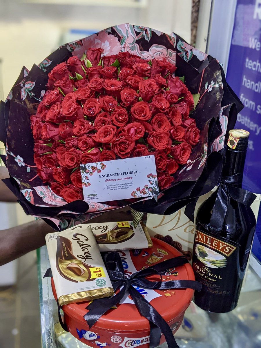 EnchantedUG's tweet photo. Flowers can actually brighten up your loved one’s mood. All you have to do is place an order with us via 0704388451/0786101183 and will deliver☺️😍 https://t.co/ZfdZYBqsJT