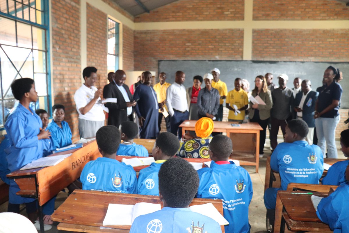 BurundiEco's tweet photo. Le Centre d'Enseignement des Métiers (#CEM) de #Rushubi porte ses fruits
Le @MENRS4 et la @Banquemondiale ont visité les réalisations du #PACEJ ce 14 avril 2025 en commune d'#Isare, province de #Bujumbura. #Burundi https://t.co/FodMGgCL99