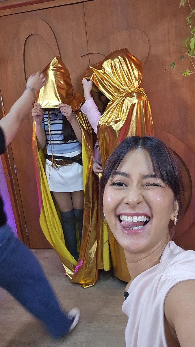 iamsuperbianca's tweet photo. #PBBCollabBloom 👀 👀 🌸 🌸 https://t.co/VcVrY30OuO