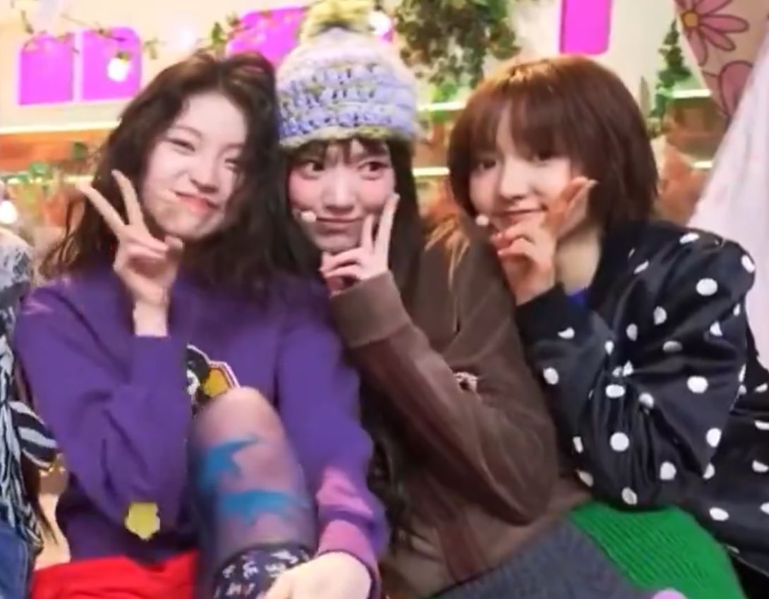 키키네 team06이란?

깜장긴생머리,부스스사자뽀글머리,귀욤시크단발머리
1강아지1고양이1햄기니가 모인 대박섹시동갑내기조합,
✊🏻👍🏻 직접 만든 공육피스도 보유 중이시다 요말씀