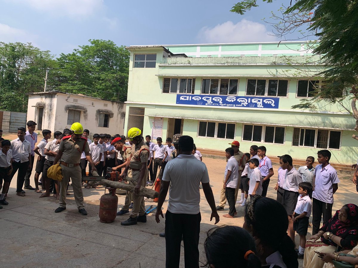OdishaFS's tweet photo. Fire Safety Awareness programs at various establishments on the eve of #FireServiceWeek2025 https://t.co/QUccIPzSat
