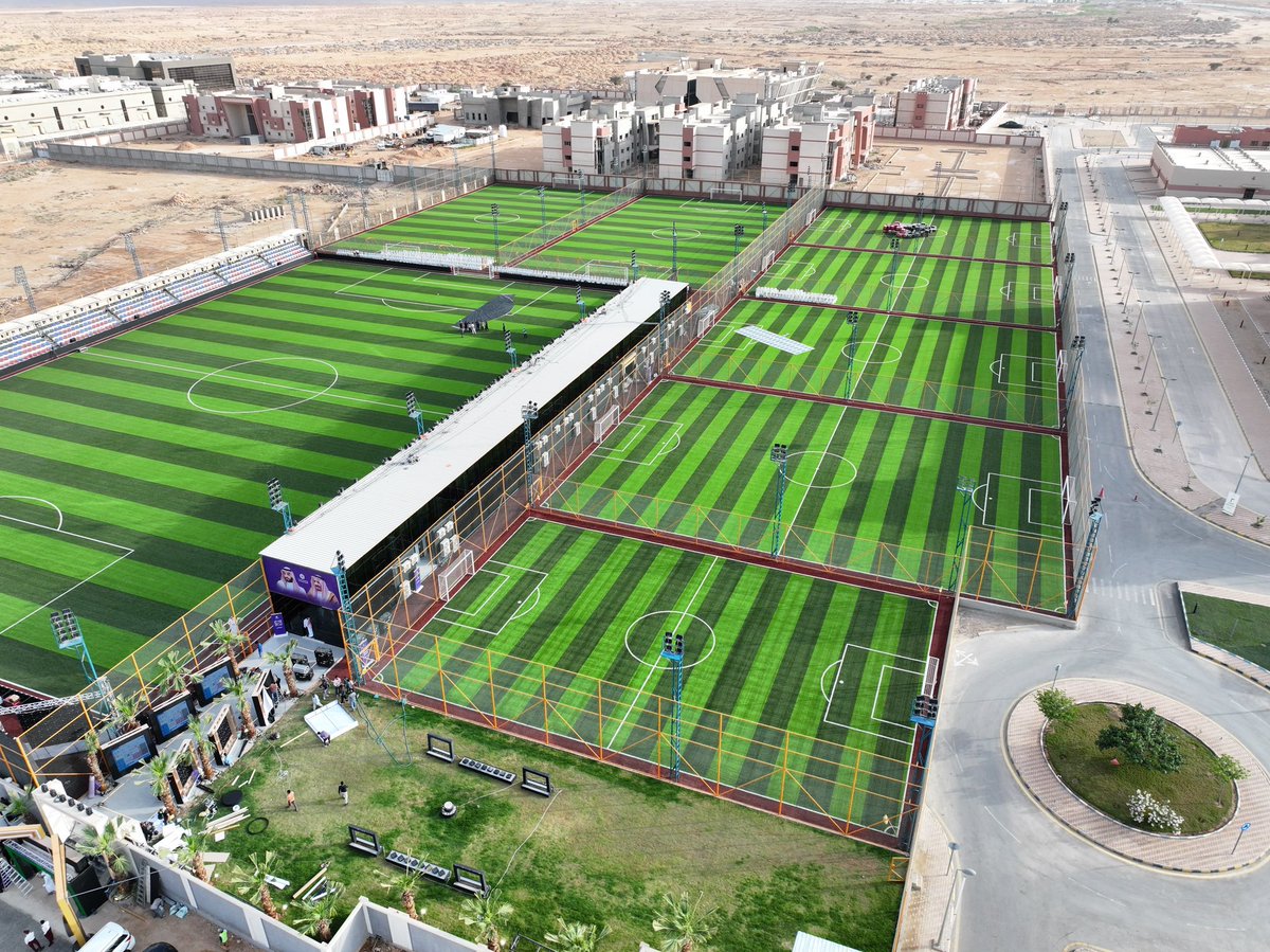 AddadRuh's tweet photo. افتتح مؤخرًا ملاعب جوهرة الرياض بمقر الكلية التقنية التطبيقية بالرياض في حي #أحد والذي تم استحواذ عليه من قبل أكاديمية o15 ليكون الملعب الرسمي لها حيث يضم على ملعب رسمي بمواصفات دولية معتمدة و7 ملاعب رديفة بالاضافة إلى مرفقات رياضية. https://t.co/lsPrQlKSDu